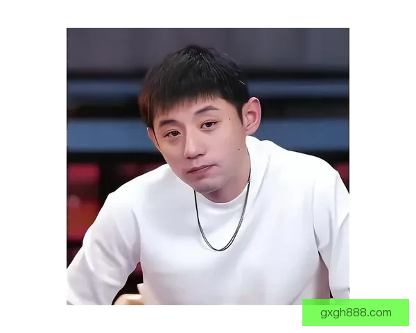 张继科复出不敌奥恰夫失误合影